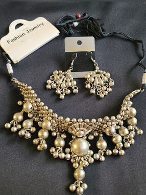 NEW Jewelry Silver Necklace with Matching Earrings
